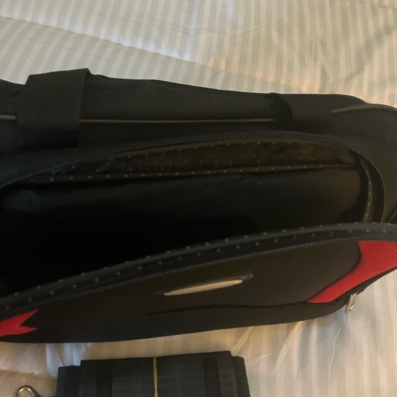 Vintage, Never Used Black and Red Men's Carry On Bag - Picture 3 of 6